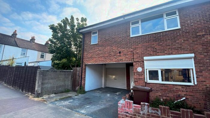 3 Bedroom Semi-Detached House To Rent In Balmoral Road, Gillingham, ME7