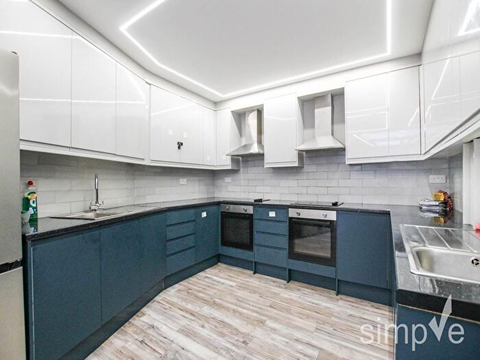 10 Bedroom Property To Rent In Oakwood Avenue, Southall, Middlesex, UB1