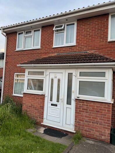 3 Bedroom Semi-Detached House To Rent In Gresham Drive, Romford, RM6