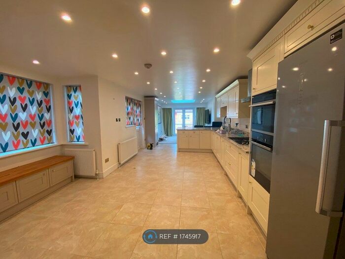 5 Bedroom Terraced House To Rent In Fairlop Road, London, E11