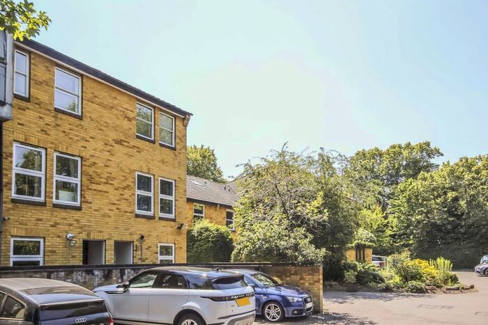 2 Bedroom Flat To Rent In Holm Oak Close, London, SW15
