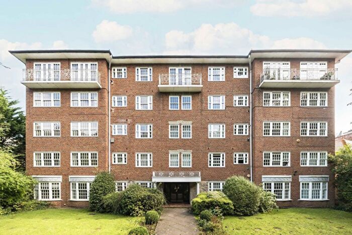 2 Bedroom Flat To Rent In Wimbledon Park Side, London, SW19