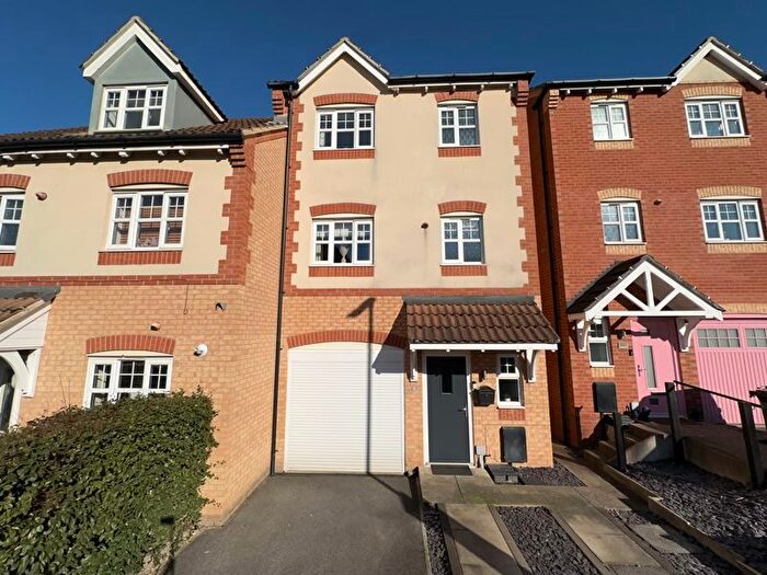 4 Bedroom Semi-Detached House For Sale In Grove Close, Hemsworth, WF9