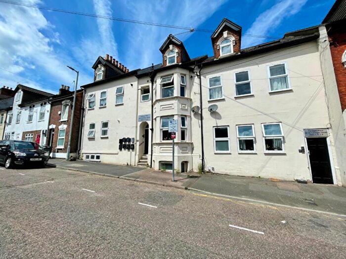 2 Bedroom Apartment For Sale In Cardigan Place, - Cardigan Street, Luton, Bedfordshire, LU1