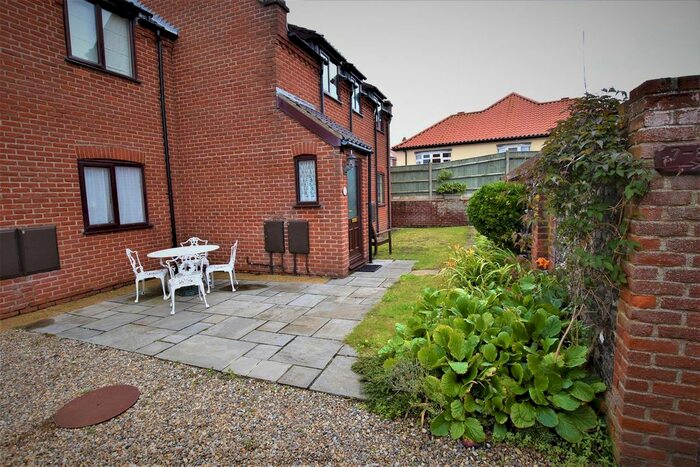 2 Bedroom Flat For Sale In Cliff Drive, Cromer, NR27