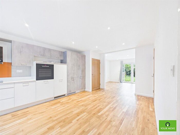 5 Bedroom Detached House To Rent In Grover Gardens, Romford, RM5