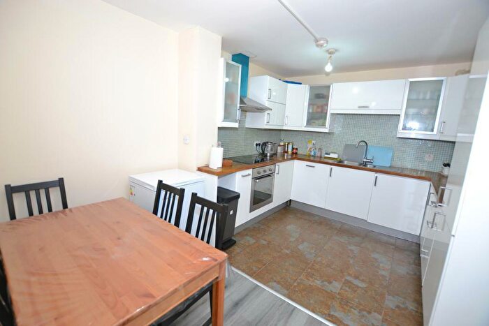 2 Bedroom Flat To Rent In Westferry Road, London, E14