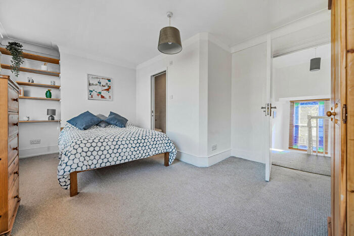 2 Bedroom Apartment To Rent In Oakden Street, London, SE11