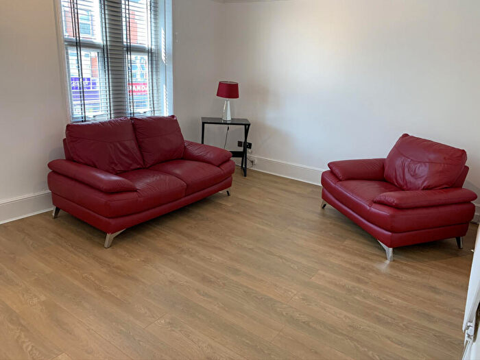 2 Bedroom Flat To Rent In High Road Leytonstone, Leytonstone, London, E11
