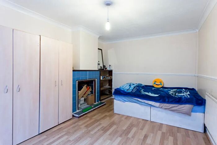 5 Bedroom Semi-Detached House To Rent In Ada Gardens, London, E15