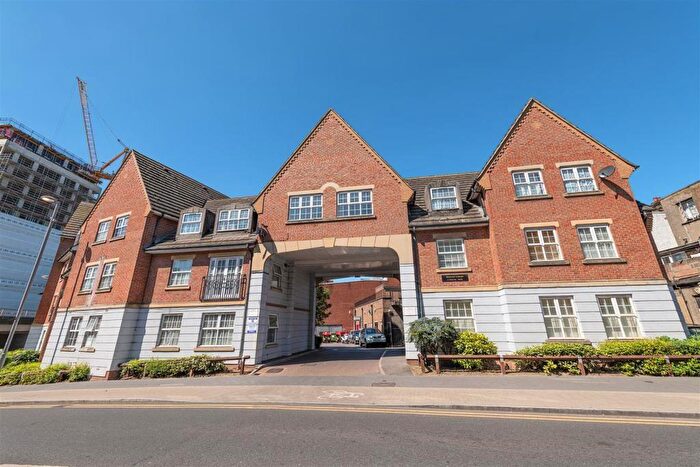 2 Bedroom Flat To Rent In Willow Walk, London, E17