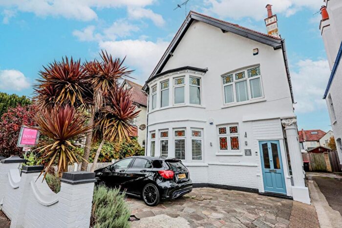 2 Bedroom Flat To Rent In Leigh Road, Leigh-on-Sea, SS9