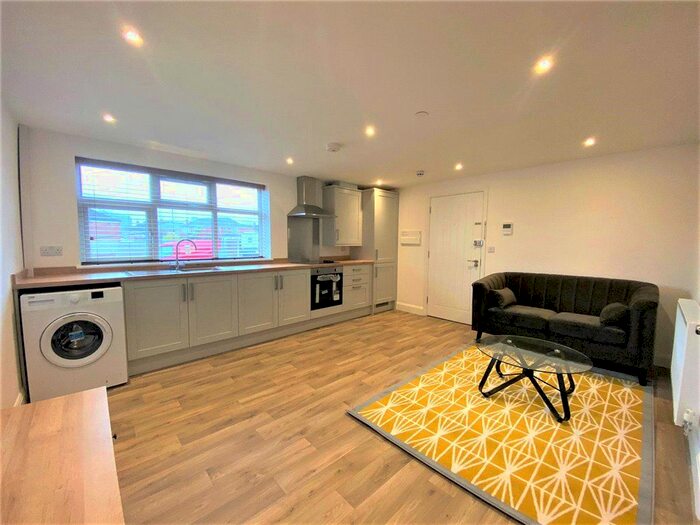 1 Bedroom Flat To Rent In Silksby Street, Coventry, West Midlands, CV3