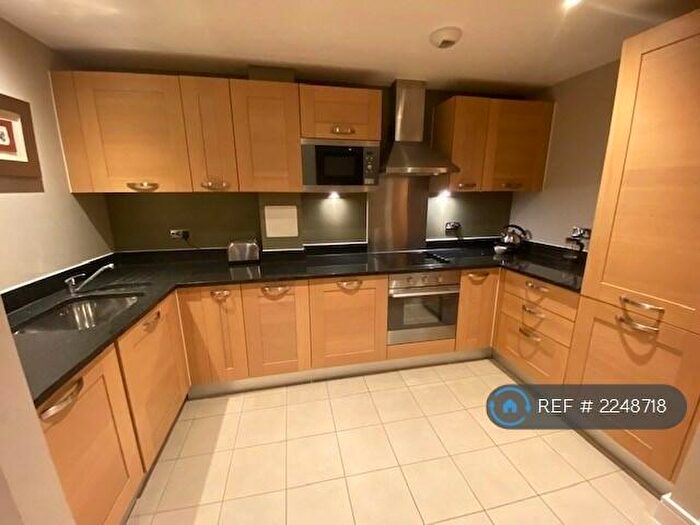 2 Bedroom Flat To Rent In Commercial Road, London, E1