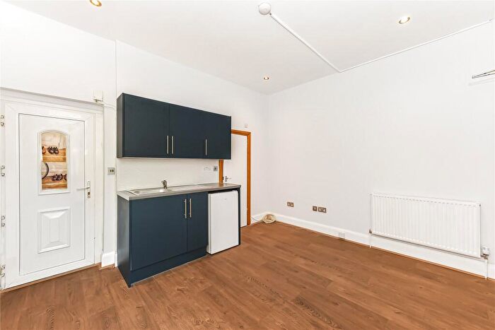 Studio To Rent In Etchingham Park Road, London, N3