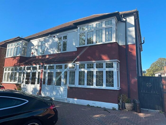 4 Bedroom Semi-Detached House To Rent In Bath Road, Hounslow, TW3