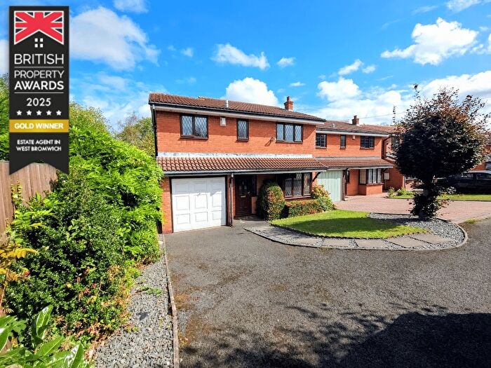4 Bedroom Detached House For Sale In Whitworth Drive, West Bromwich, B71