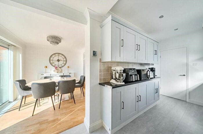 3 Bedroom Semi Detached House To Rent In Churchbury Lane, Enfield, EN1