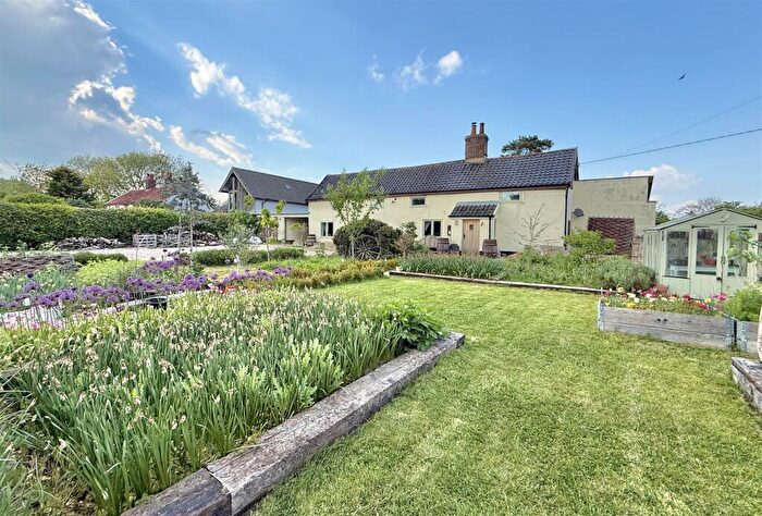 3 Bedroom House For Sale In Flaxlands, Carleton Rode, Norwich, NR16