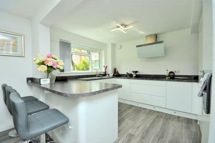 2 Bedroom Apartment To Rent In Woodside Court, Llanishen, Cardiff, CF14