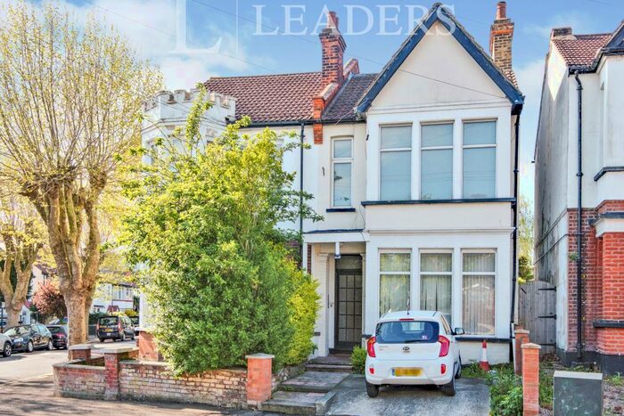 2 Bedroom Flat To Rent In Harcourt Avenue, Southend On Sea, SS2