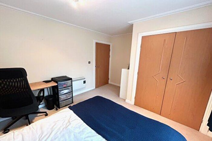 2 Bedroom Flat To Rent In Chandlery Way Taliesin Court, Cardiff, CF10