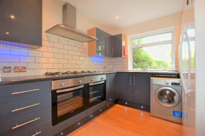 6 Bedroom Semi-Detached House To Rent In Starle Close - Cccu, CT1