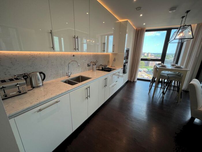 2 Bedroom Apartment To Rent In Thornes House, Nine Elms, SW11