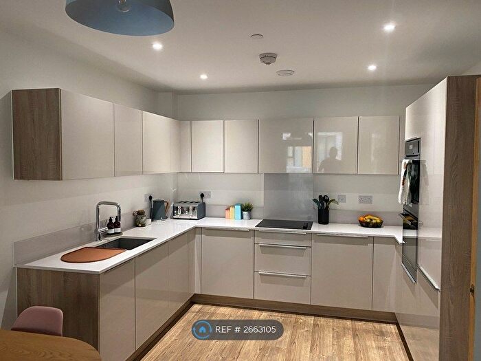 2 Bedroom Flat To Rent In Loop Court, London, SE10