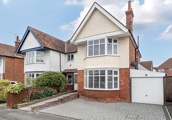 3 Bedroom Semi-Detached House For Sale In Newlands Avenue, Shirley, Southampton, Hampshire, SO15