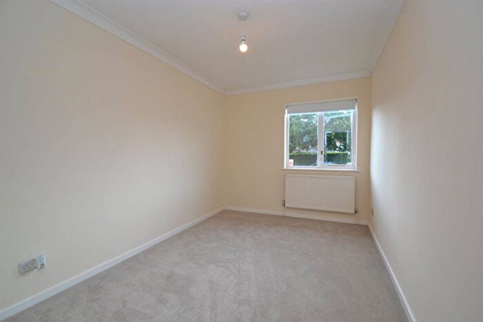 2 Bedroom Flat To Rent In Broadhurst Avenue, Edgware, Greater London, HA8
