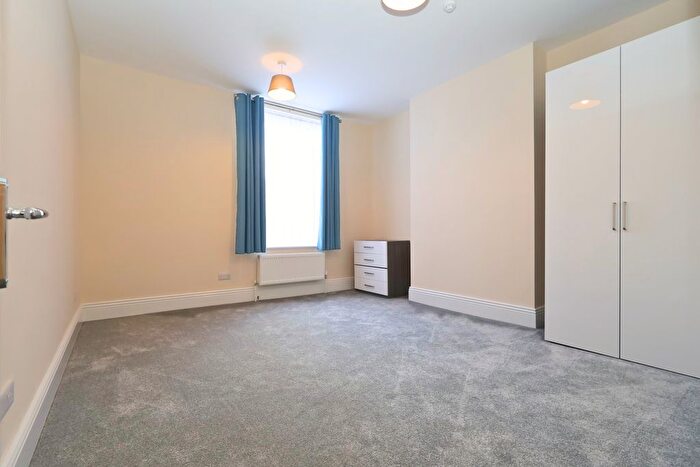 2 Bedroom Flat To Rent In Brunswick Road, Kingston Upon Thames, KT2