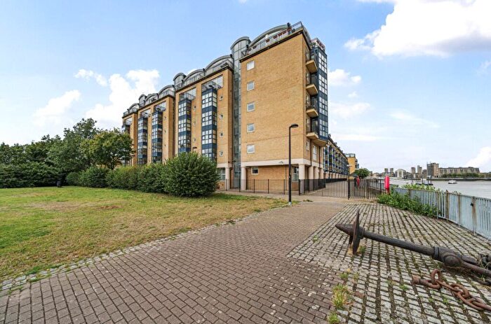 2 Bedroom Apartment For Sale In Rotherhithe Street, London, SE16