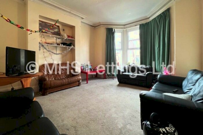 8 Bedroom Terraced House To Rent In Regent Park Avenue, Leeds, LS6