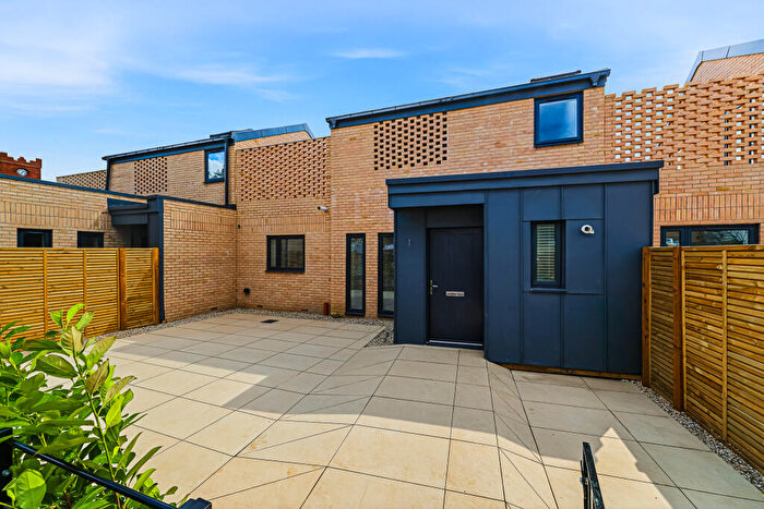 2 Bedroom Mews For Sale In Market Garden Mews, Chadwell Heath, RM6