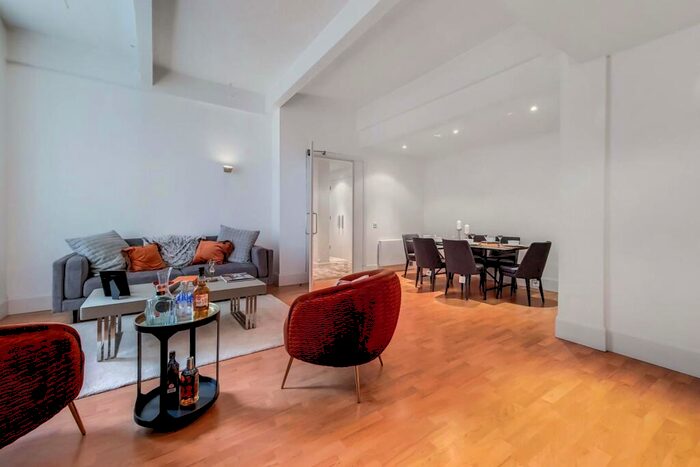 2 Bedroom Flat To Rent In City Road, Islington, London, EC1V