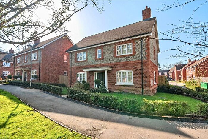 4 Bedroom Detached House For Sale In Gale Gardens, Hayley Green, Warfield, Bracknell, RG42