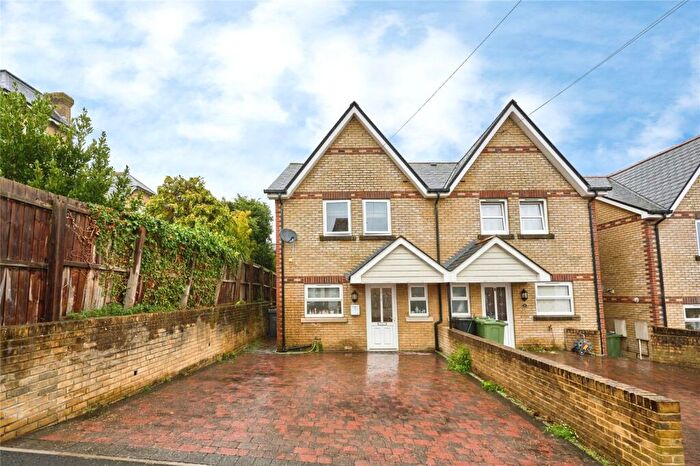 3 Bedroom Semi-Detached House For Sale In Smithards Lane, Cowes, Isle Of Wight, PO31