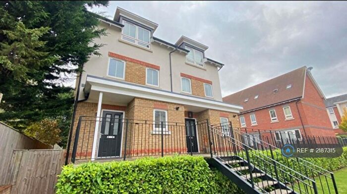 3 Bedroom Semi-Detached House To Rent In Kingfisher Drive, Maidenhead, SL6