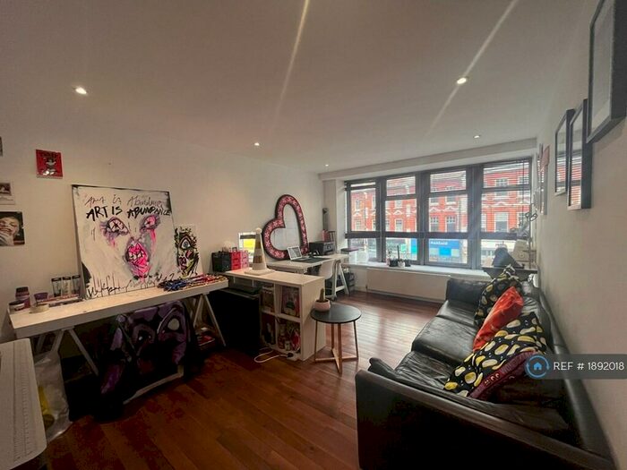 2 Bedroom Flat To Rent In Village Apartments, London, N8