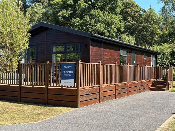 3 Bedroom Lodge For Sale In Maple Tree Drive, Brokerswood, BA13