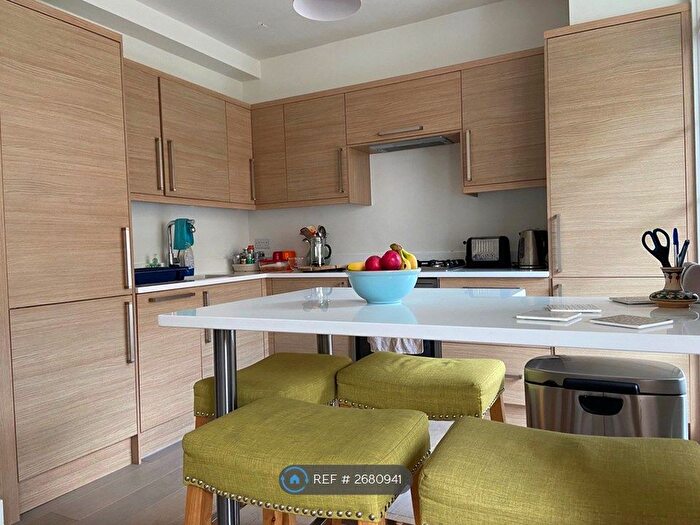 3 Bedroom Flat To Rent In Binstead House, London, SW18
