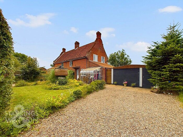 3 Bedroom Semi-Detached House For Sale In Heath Road, Hempstead, Norwich, NR12