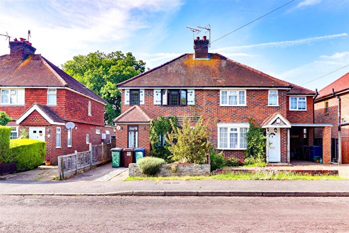 2 Bedroom Property To Rent In The Drive, Cranleigh, GU6