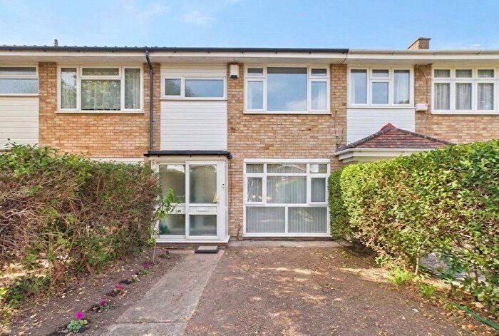 3 Bedroom Terraced House For Sale In Peregrine Walk, Hornchurch, RM12
