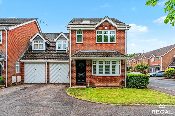 4 Bedroom Link Detached House For Sale In Thyme Avenue, Whiteley, Fareham, PO15