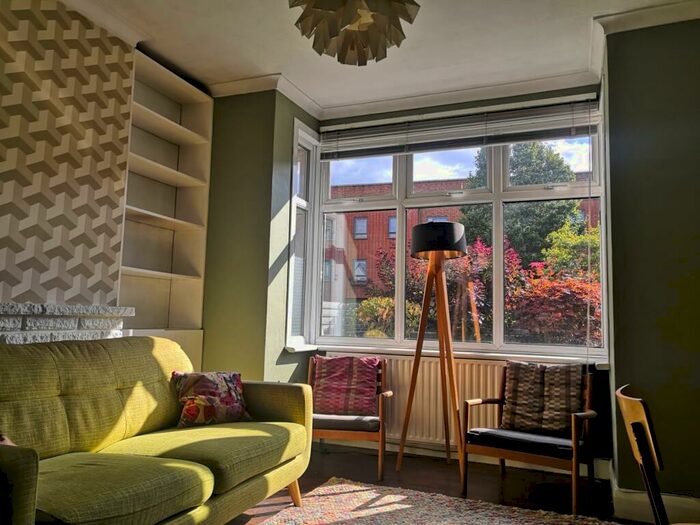 1 Bedroom Flat To Rent In Park Hall Road, London, SE5