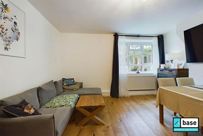 3 Bedroom Flat To Rent In Arden House, Arden Estate, London, N1