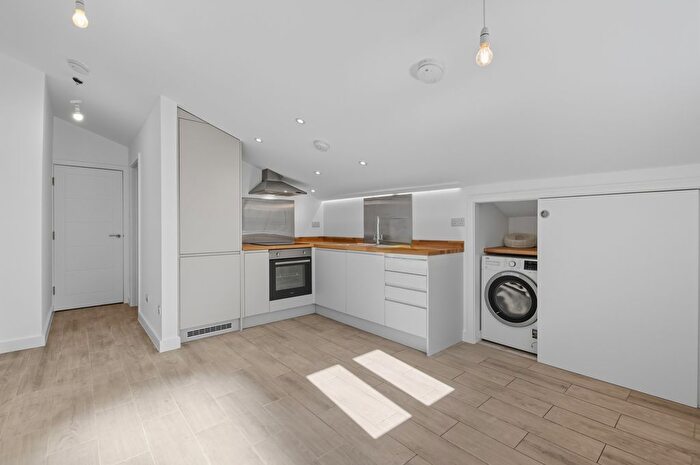 Studio To Rent In Seven Sisters Road, London, N15