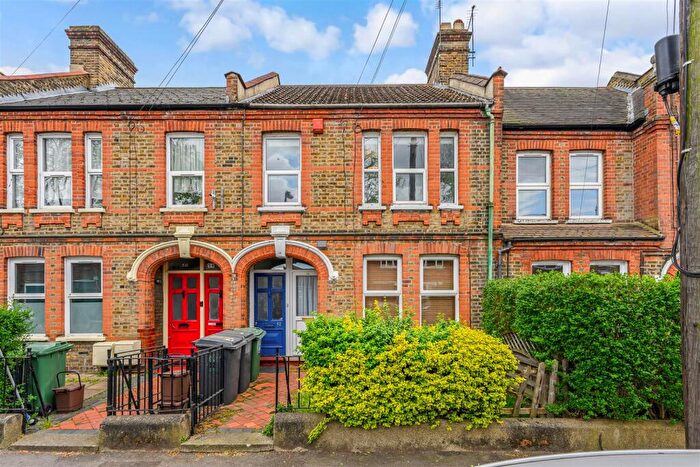 2 Bedroom Maisonette For Sale In Courtenay Road, London, E17